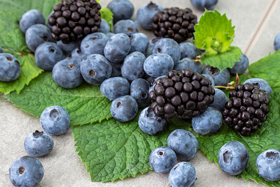 蓝莓、黑莓等紫色水果.jpg